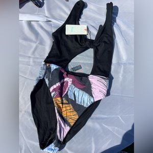 NWT REVERSIBLE MAAJI 1PC